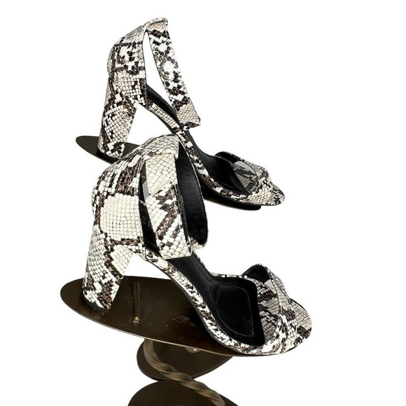 Lane Bryant Reptile Print Sandals with Ankle Strap Size 8W - Picture 1 of 8